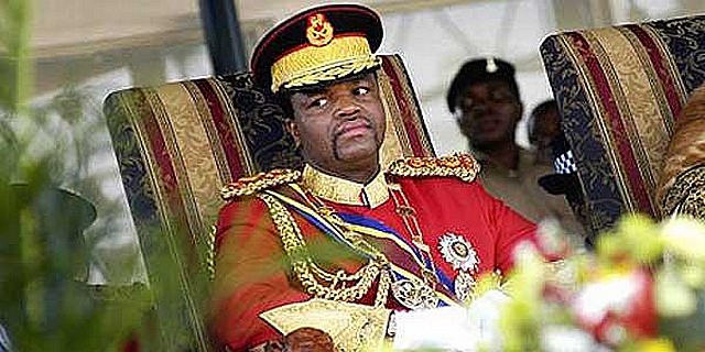 Manifestations à Eswatini : Le roi Mswati III a t-il fui le pays avec ses 15 femmes ?