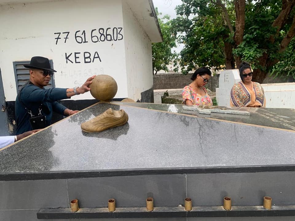 Émouvant recueillement d'Abdoulaye Baldé et d'El Hadji Diouf sur la tombe de Jules François Bocandé 