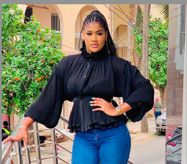 Billy Borso Ba, la ravisante animatrice du groupe E-medias