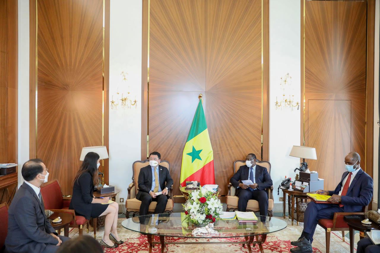 Lutte contre la Covid : Le Coréen Jong Kun Choi reçu à la présidence de la république