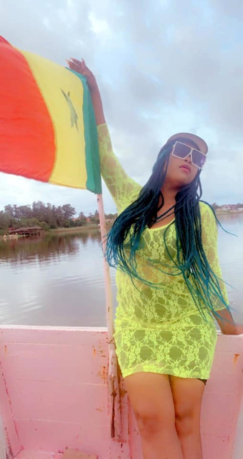 La balade de Guigui Sarr au Lac Rose : "J’ai gardé ton cœur dans mon cœur"