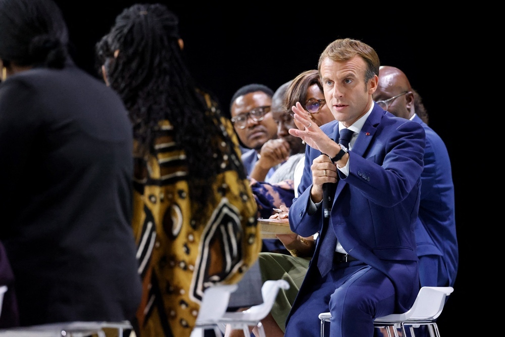 Emmanuel Macron à un guinéen : ‘’Le troisième mandat dans votre pays, je l’avais condamné publiquement…’’