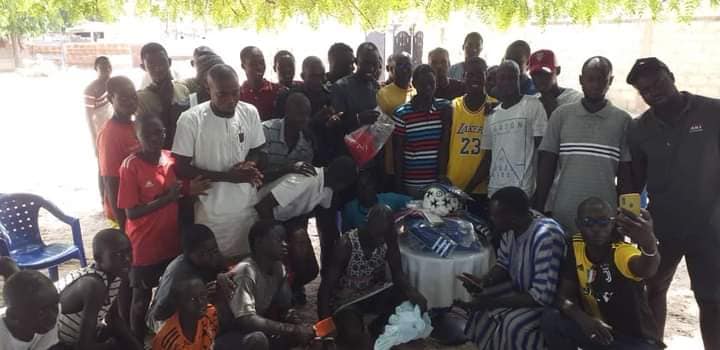 SIBASSOR : Le mouvement And Dëfar DIOMKHEL  déroule son plan d'action et remet des équipements sportifs 