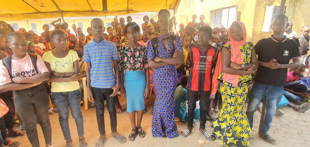 ​ IEF Ziguinchor : Seydou Sane Prime les 10 meilleurs élèves de CM2 de l'école élémentaire Birame Beye