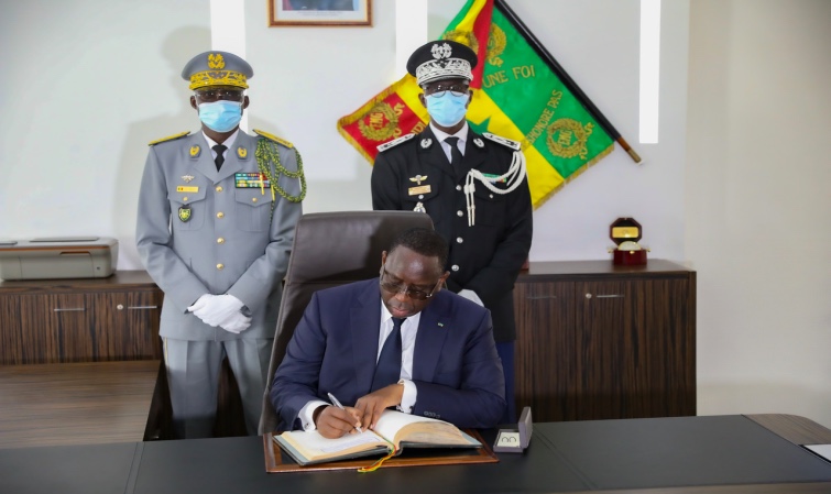 Armée : La limite d'âge appliquée aux généraux rallongée