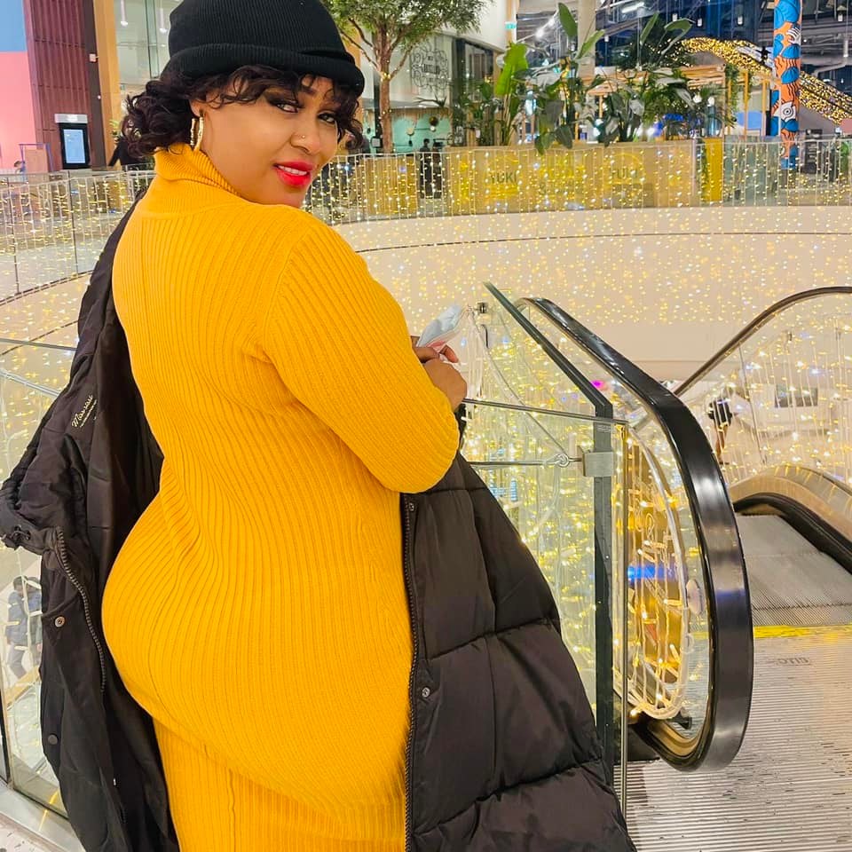 Gui Gui Sarr met en valeur sa derrière 