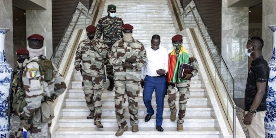 Guinée: Bataille rangée entre deux groupes d’officiers au palais présidentiel