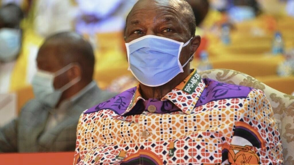 Guinée: les proches d'Alpha Condé soulagés qu'il puisse se faire soigner hors du pays