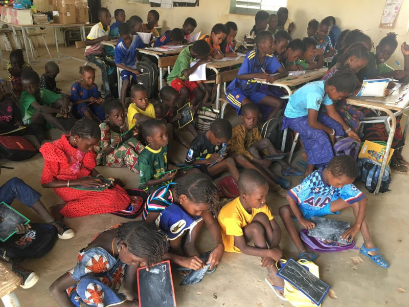 Kolda : Après la VIDEO, le tollé, des tables-bancs débarquées à l’école Hafia