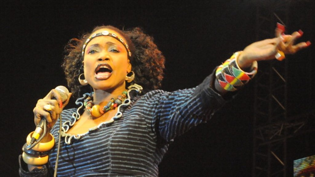 Sanctions contre le Mali : Oumou Sangaré tire sur Macky et Cie