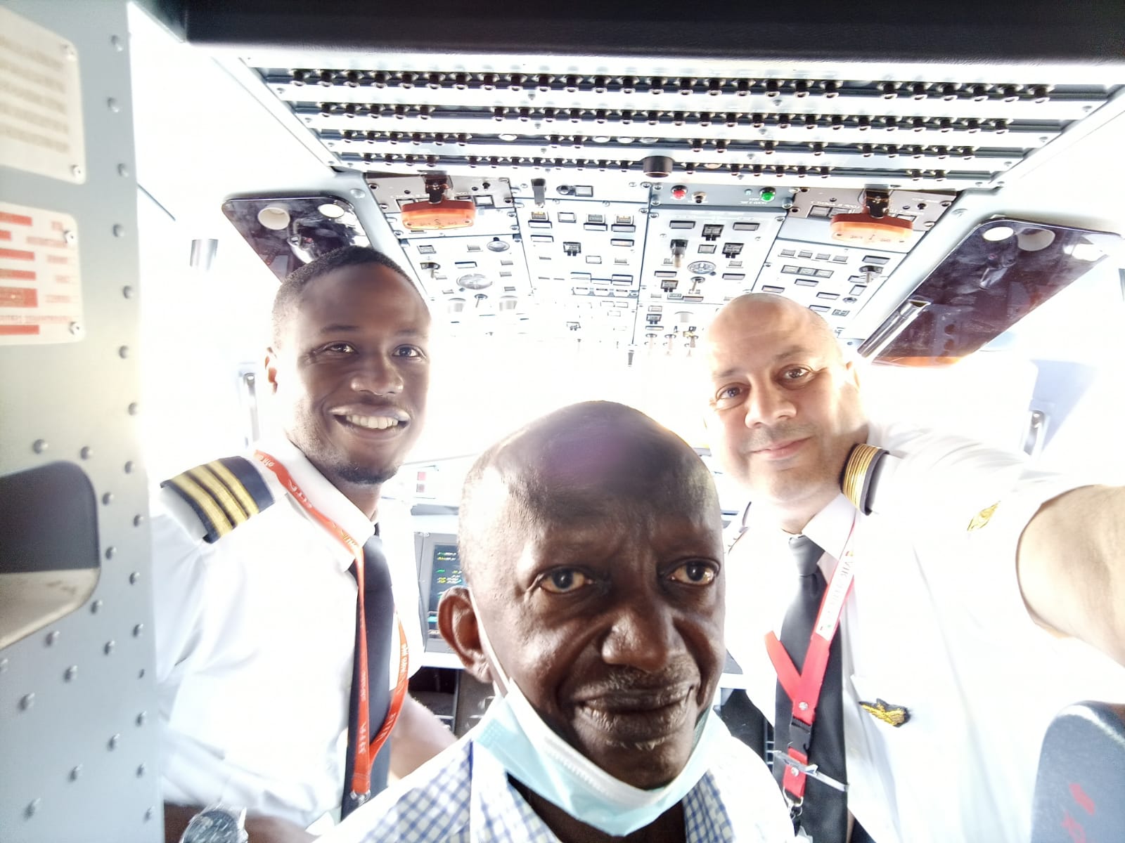 Après 47 ans de bénévolat à l’aéroport de Ziguinchor, Ibrahima Diédhiou décroche son premier contrat d’embauche