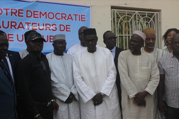 Mali: une coalition de partis "anti-junte" va former un gouvernement parallèle