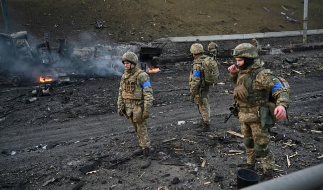 L'armée russe reconnaît pour la première fois des "morts et des blessés" en Ukraine