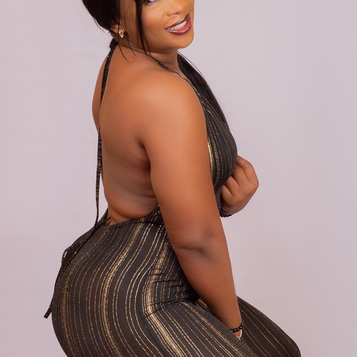 La sublime actrice Milie Marta dans une magnifique robe de soirée à couper le souffle