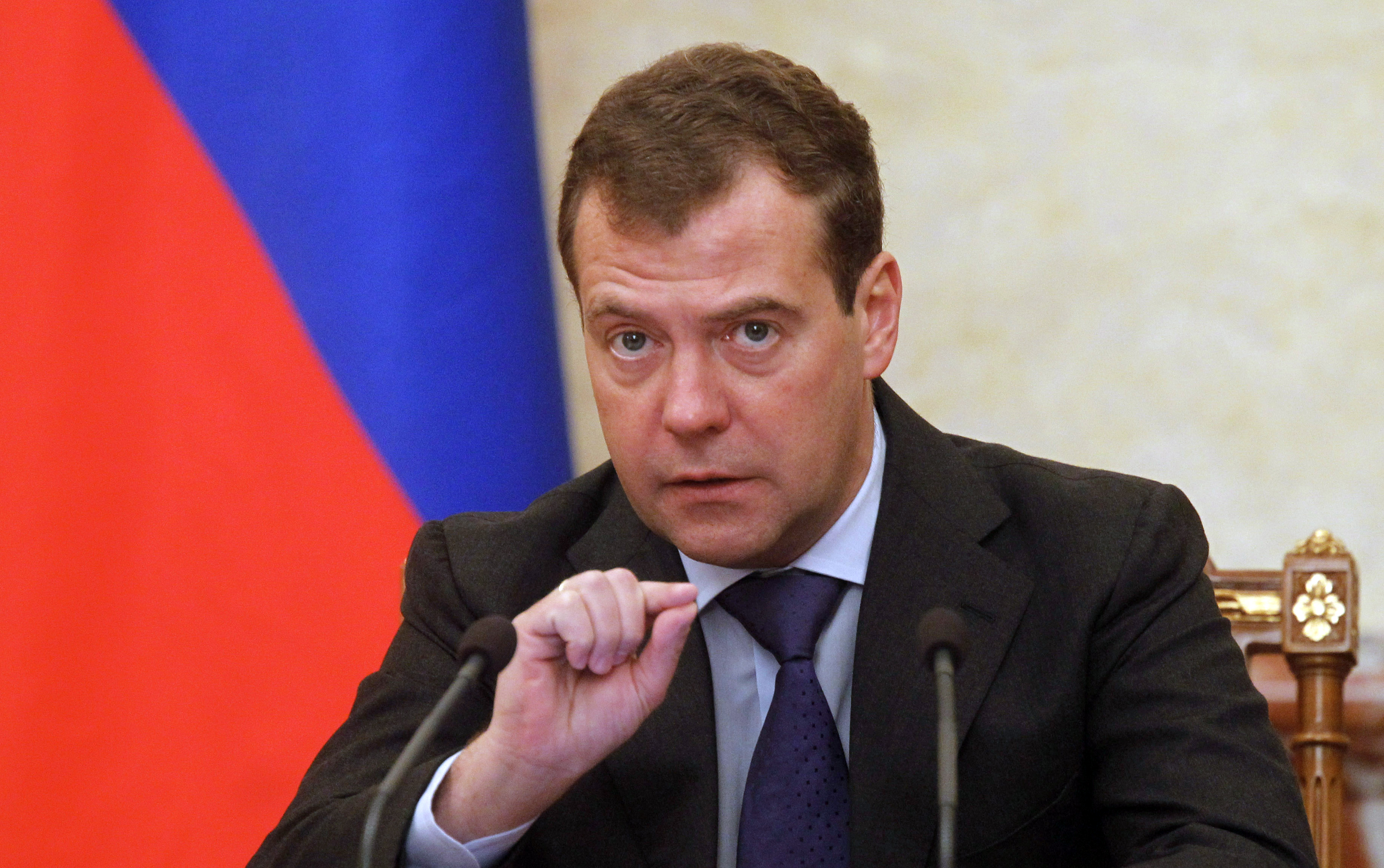 Medvedev au gouvernement français :" Faites attention à votre discours"