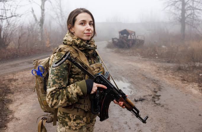 Guerre en Ukraine : Ces femmes engagées militairement 