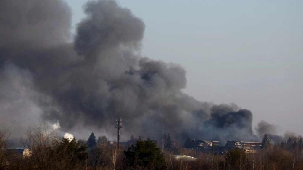 Ukraine: "des missiles" russes ont détruit une usine près de l'aéroport de Lviv