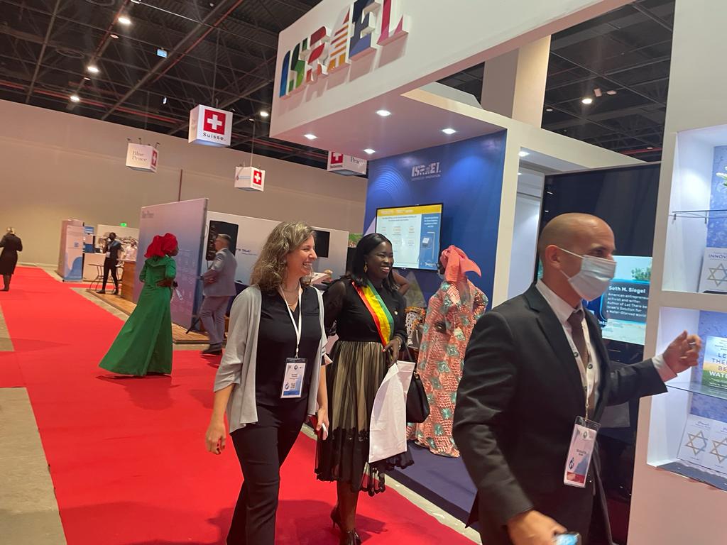 Forum mondial de l'eau : Dieynaba Goudiaby, conseillère au CESE visite le stand d'Israël