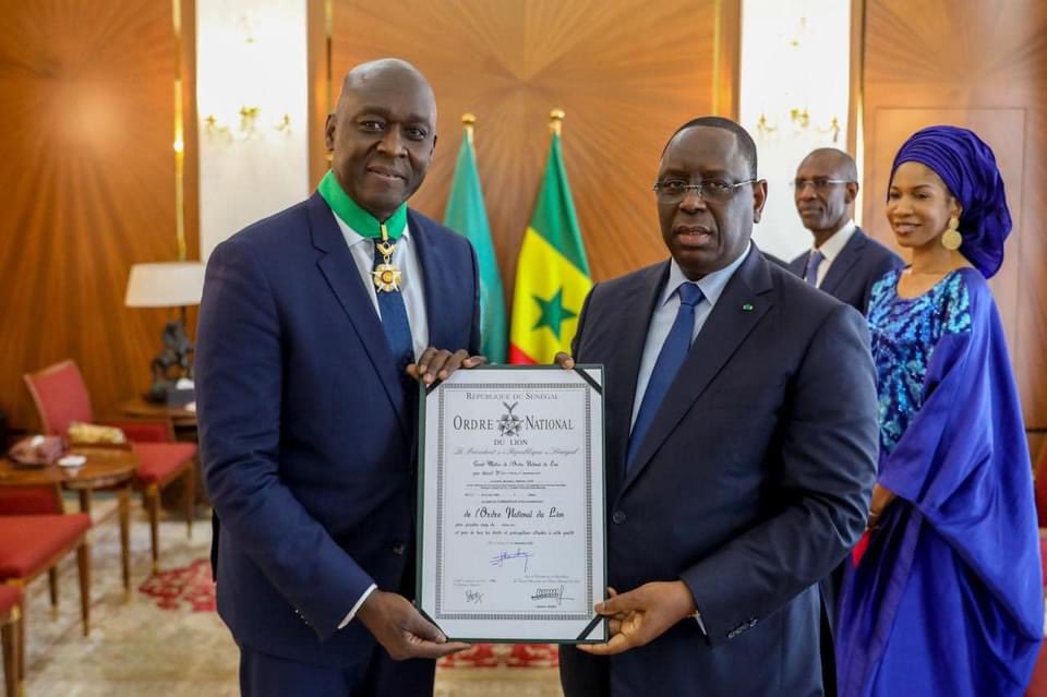 Macky élève un ancien ministre de Wade au rang de "Commandeur dans l'ordre national du Lion"