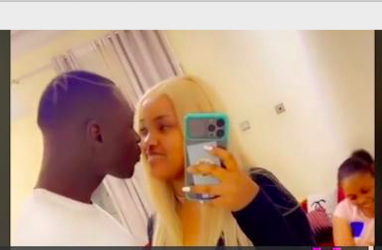 Saliou Ciss avec sa femme après la qualification 