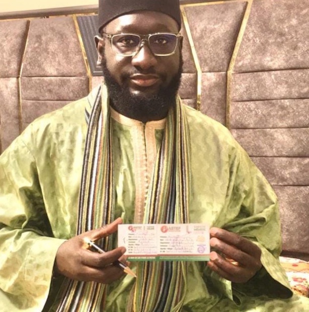 PASTEF: Serigne Assane Mbacké  exhibe sa carte de membre