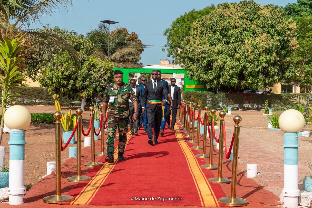 Ziguinchor- Célébration de la fête d’indépendance : le sens de la participation du maire Ousmane Sonko !