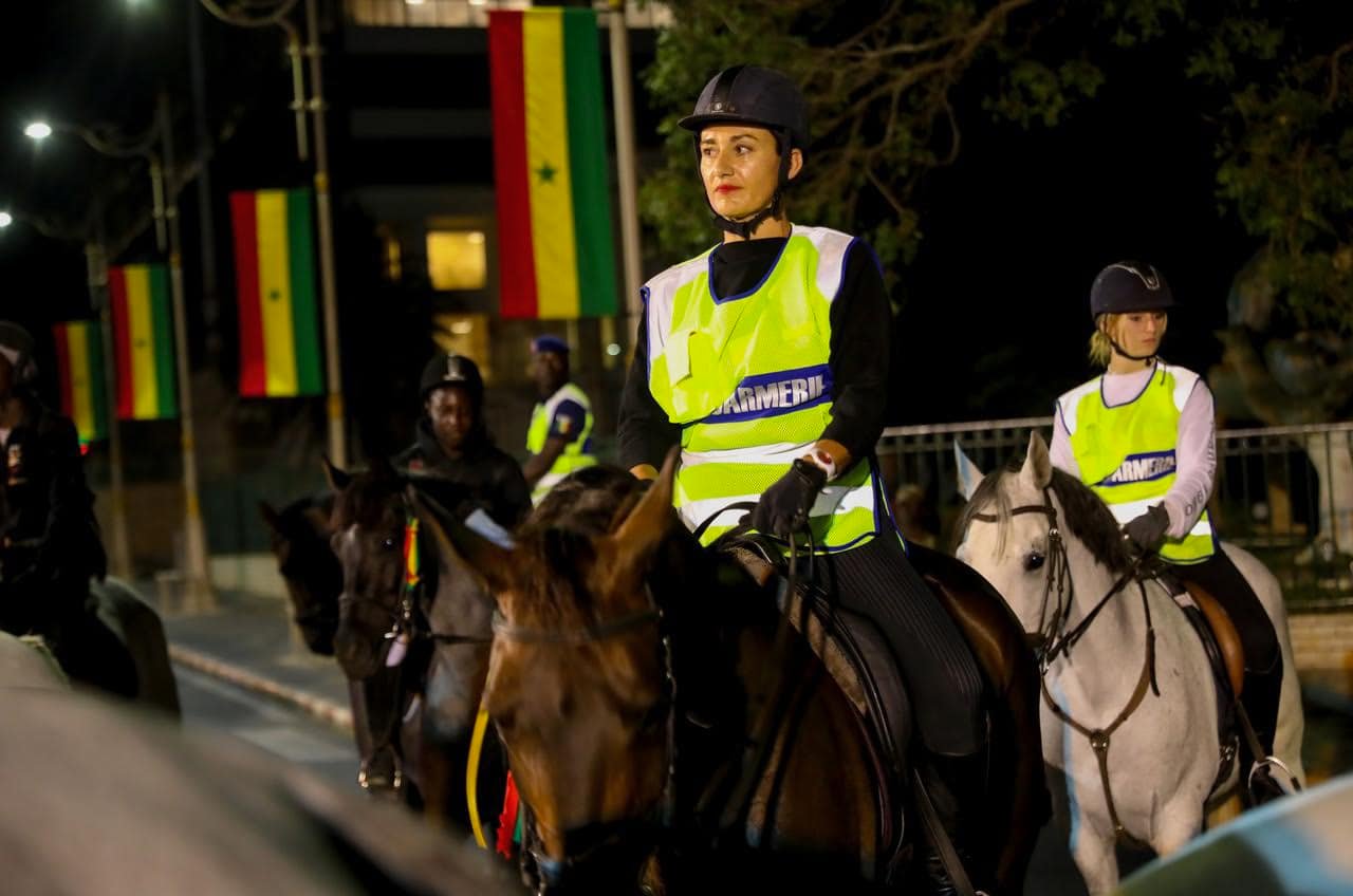 Retraite aux flambeaux : La présence des gendarmes blanches... 