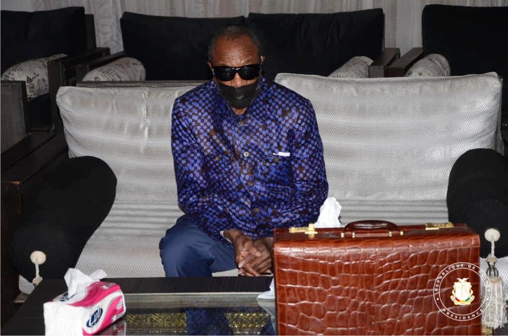 Alpha Condé rentre à Conakry après un séjour médical aux Émirats Arabes Unis