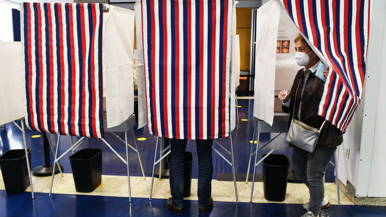 Deuxième tour de l'élection présidentielle en France: ouverture des bureaux de vote