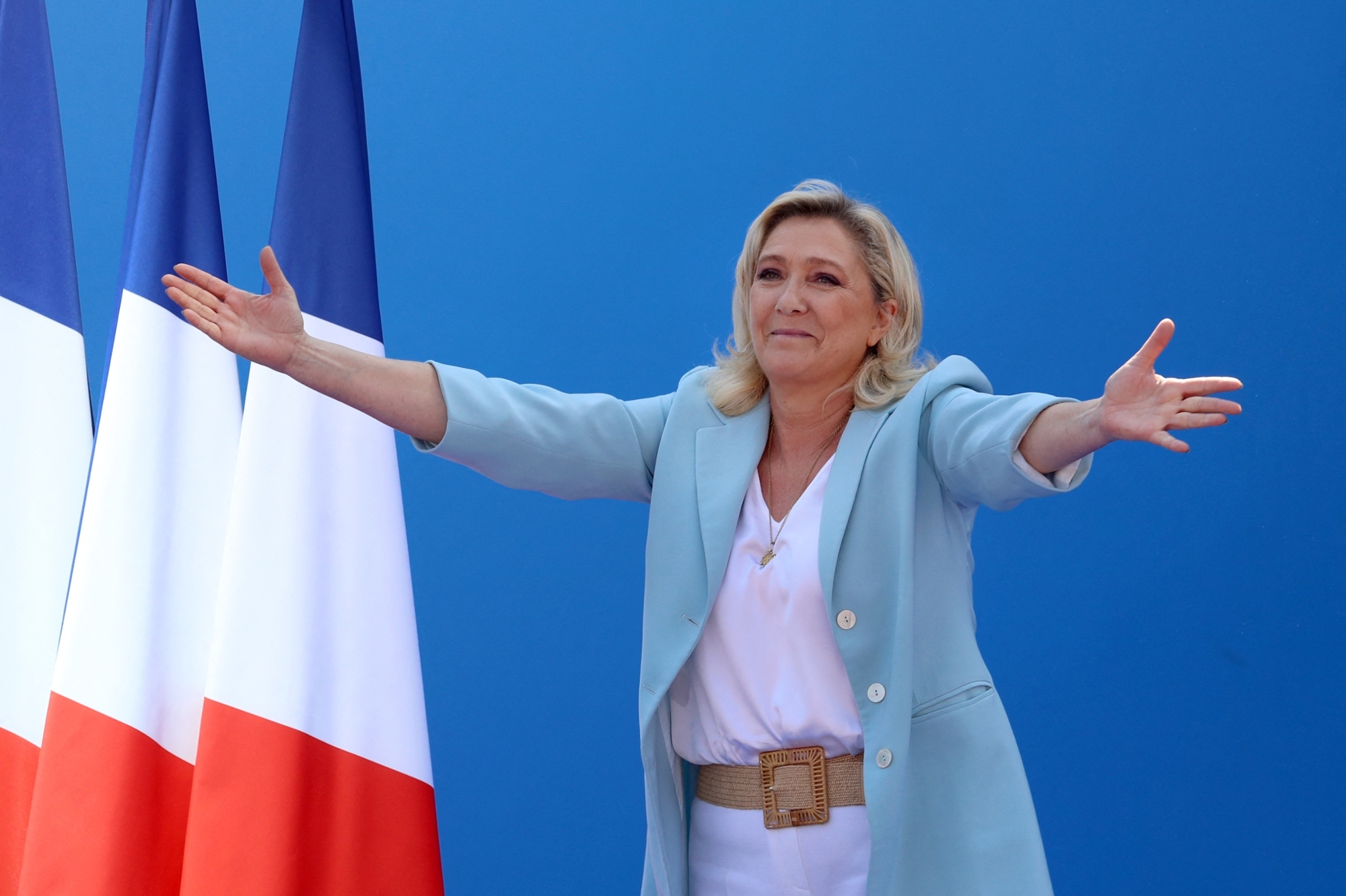 "Je poursuivrai mon engagement": Marine Le Pen ne compte pas quitter la vie politique et se projette vers les législatives 