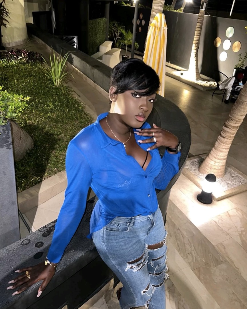 La charmante actrice Cathy de plus en plus claire 