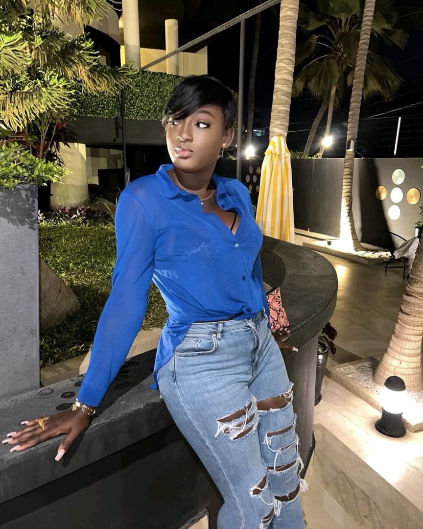 La charmante actrice Cathy de plus en plus claire 