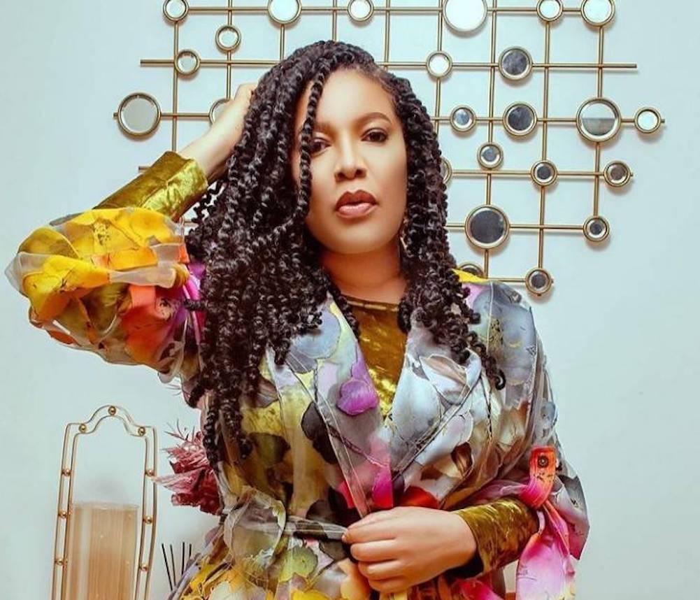 Malgré ses 55 ans, l'actrice Monalisa Chinda garde toujours une forme séduisante