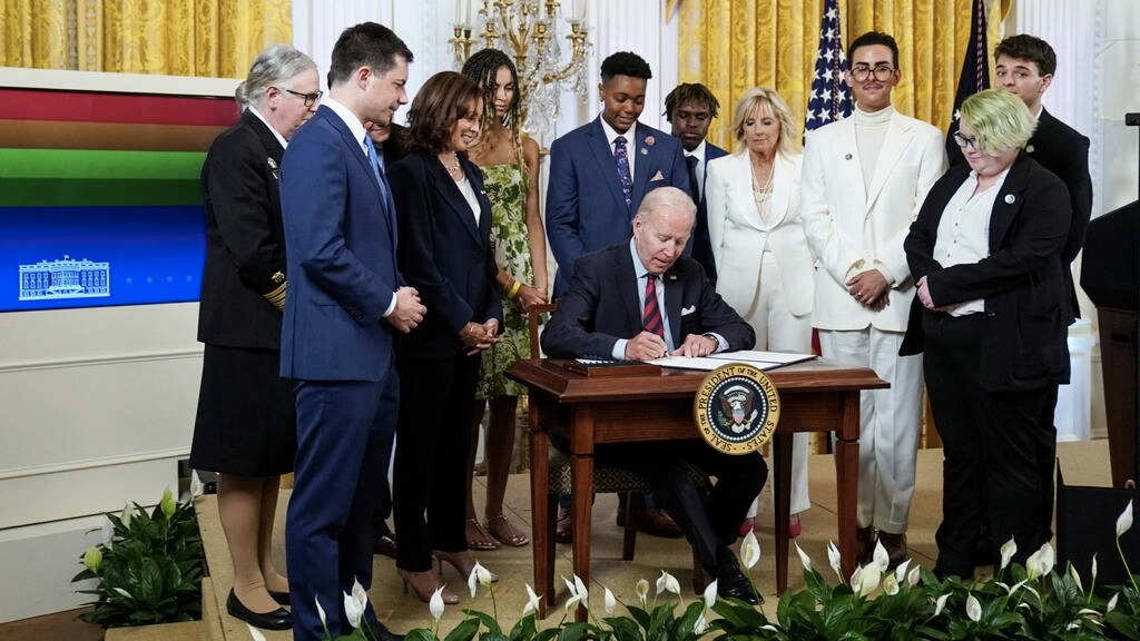 USA : Joe Biden signe un décret en faveur de la communauté LGBT+