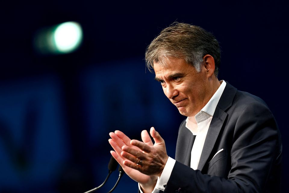 Un simple tweet du patron du PS français, Olivier Faure fait bondir Benno Book Yaakaar