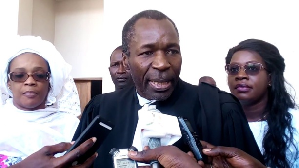 Me Ousseynou Fall titille le procureur: "Dans ce pays, il faut avoir des couilles pour résister pour ne pas se laisser abattre"