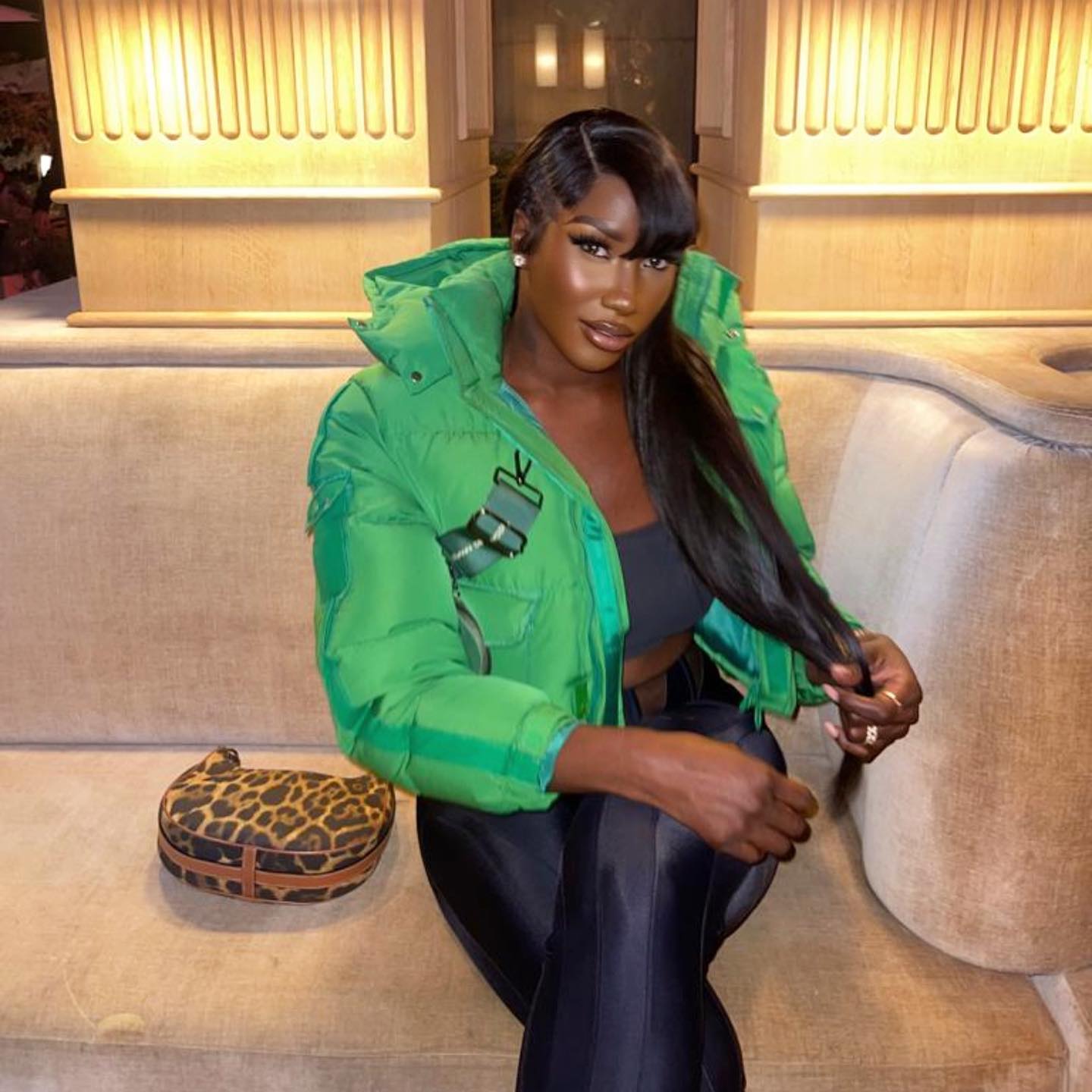 L'artiste, Aya Nakamura, change de look !!!