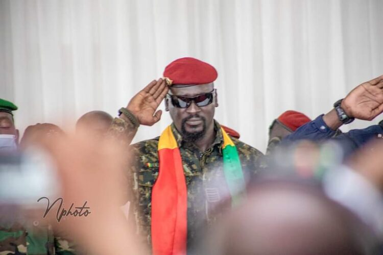 Guinée: le colonel Doumbouya annonce la dissolution du FNDC