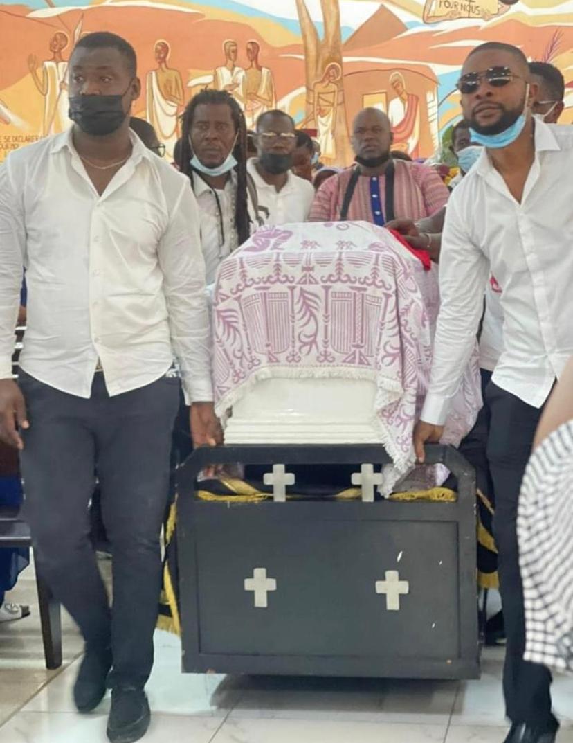 François Mancabou inhumé, ses parents maintiennent leurs accusations contre la police