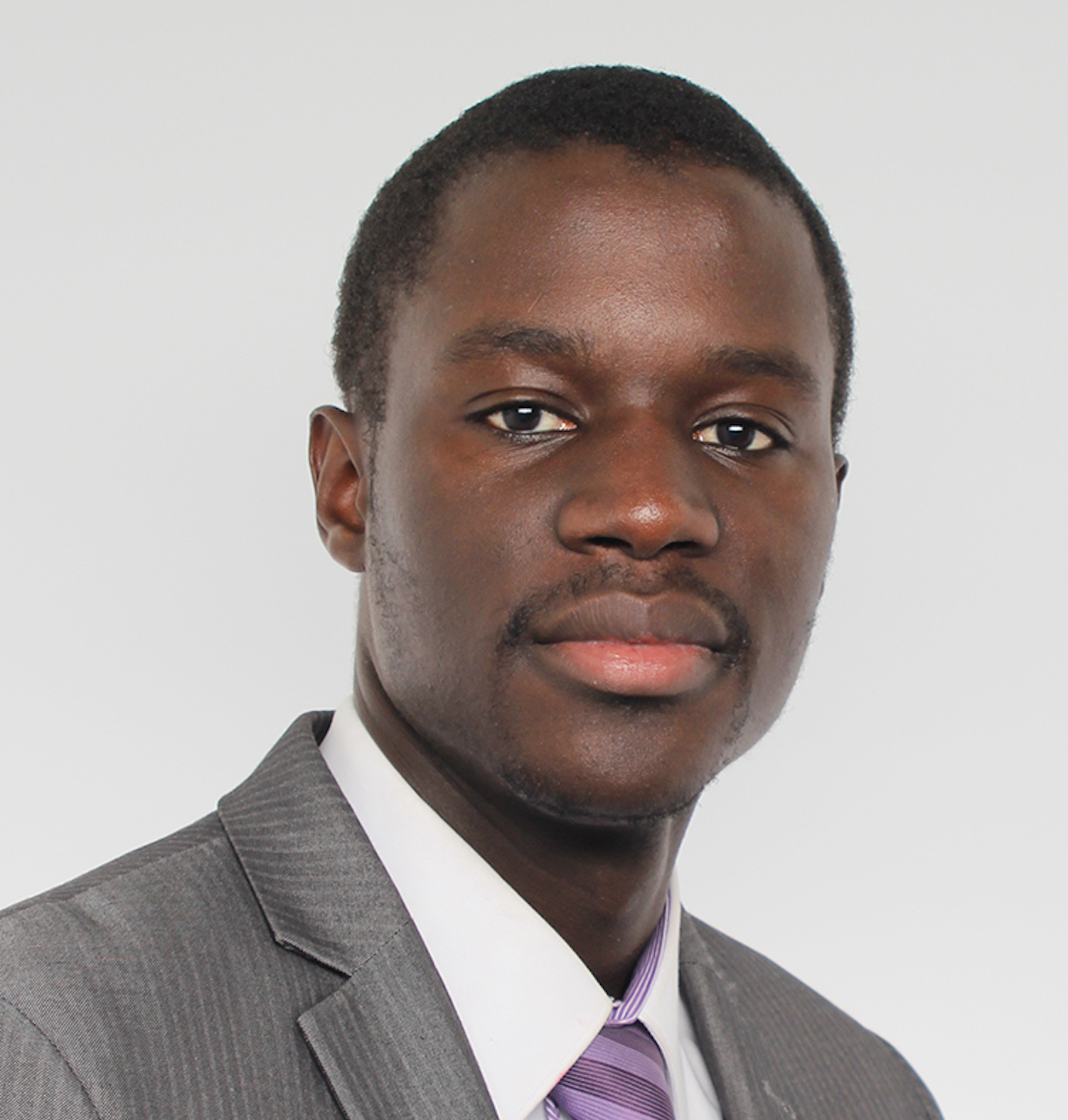 Relation Françafrique : L’écrivain Babacar Ndiaye critique ouvertement les dirigeants africains