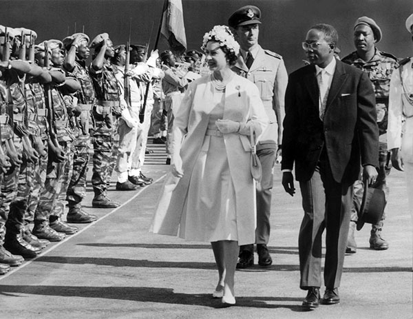 Sénégal-Grand Bretagne :  Elizabeth II a été accueillie à l’aéroport de Yoff par Léopold Senghor