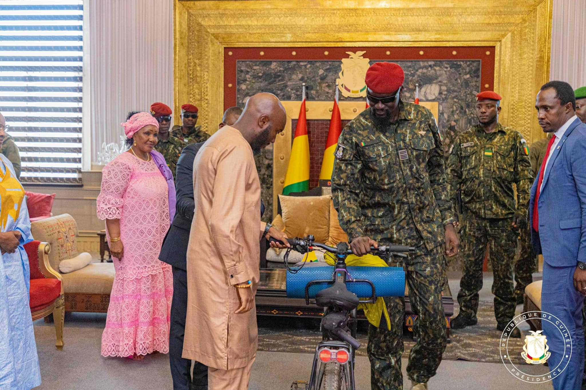 Belgique - Guinée : Un jeune Guinéen fait le trajet à vélo