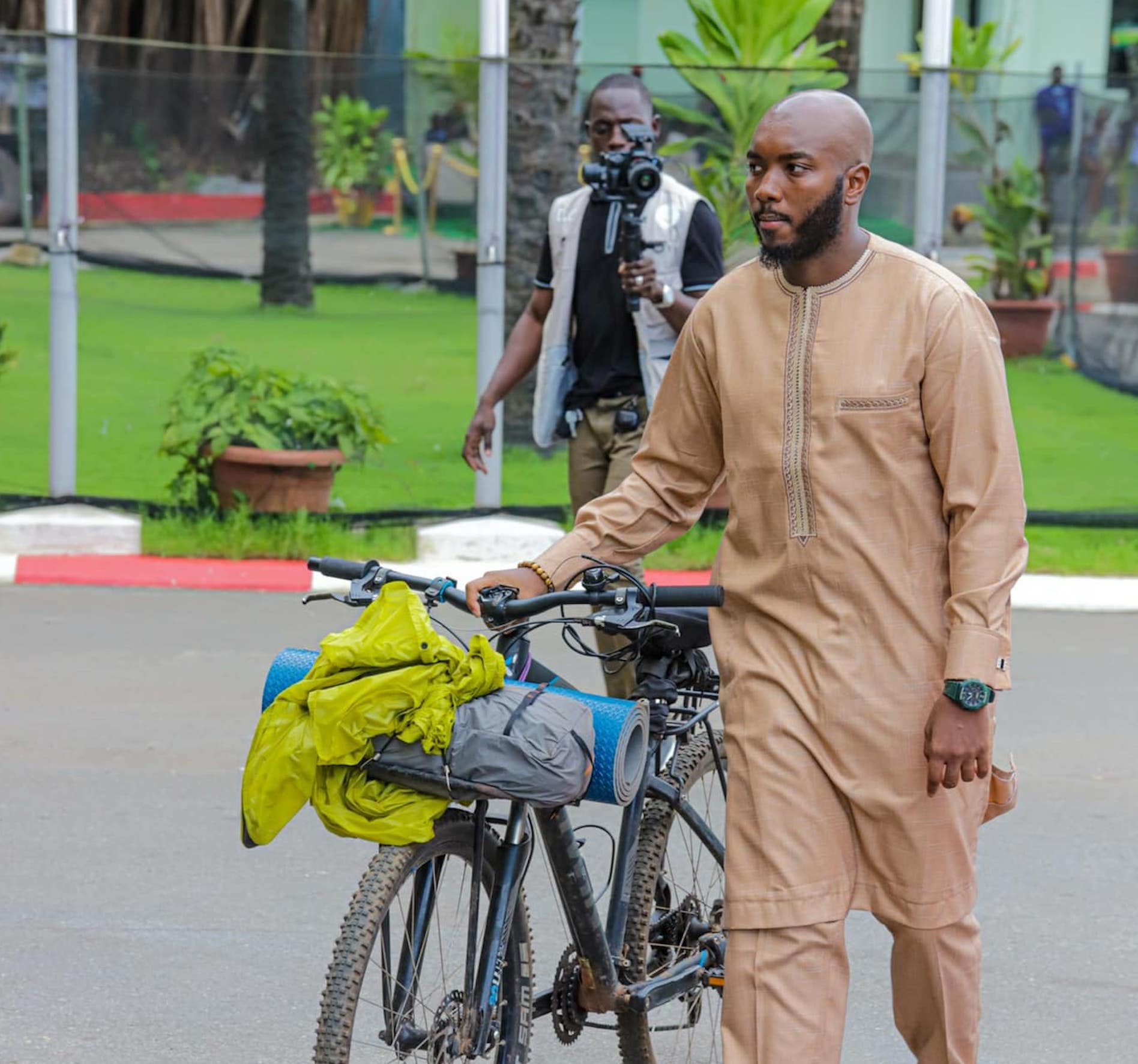 Belgique - Guinée : Un jeune Guinéen fait le trajet à vélo