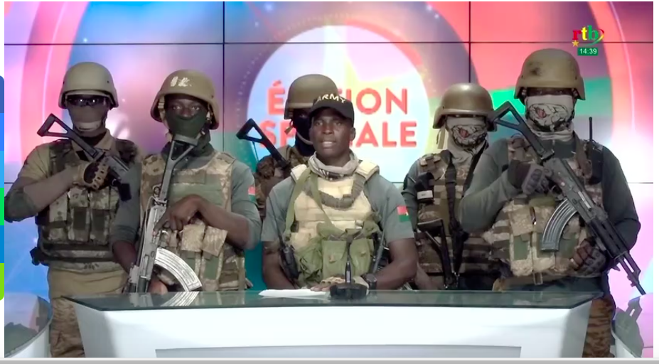 Burkina: les putschistes accusent Damiba de "planifier une contre-offensive" depuis une "base française"