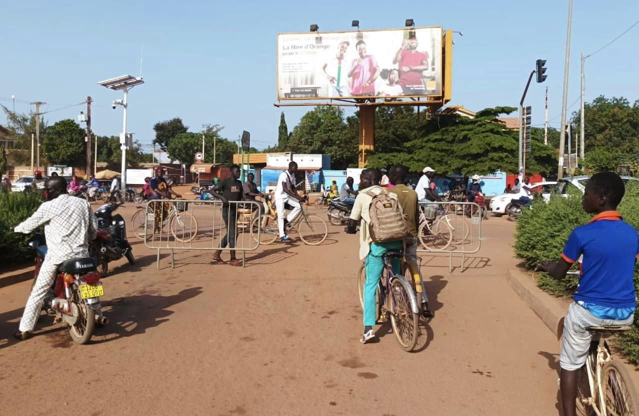 Mission de la CEDEOA au Burkina : Plusieurs avenues bloquées par des manifestants