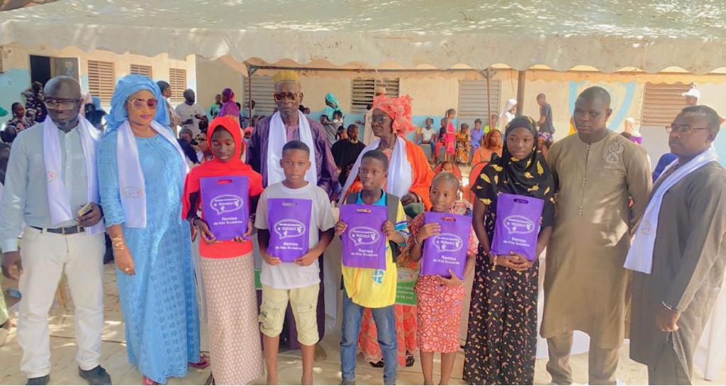 COMMUNE DES PARCELLES ASSAINIES : L’association des anciens élèves 2AE Unité 18 offre 500 kits scolaires