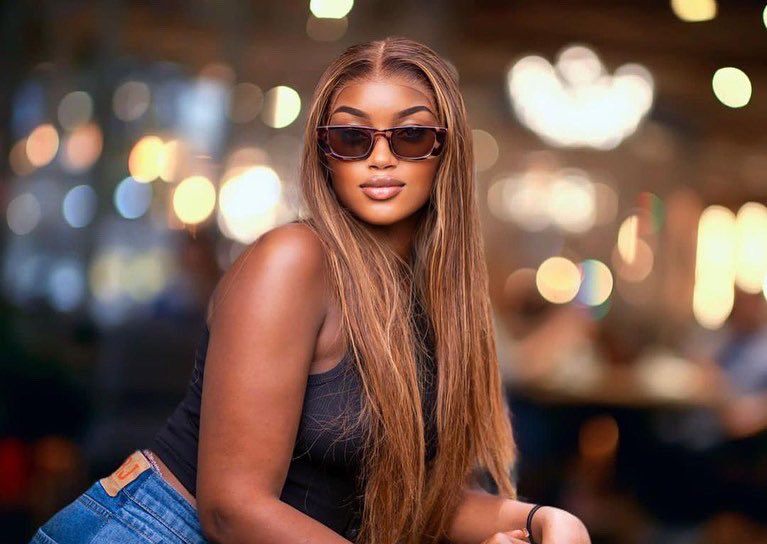 La charmante jeune artiste Jarrah brille !!!