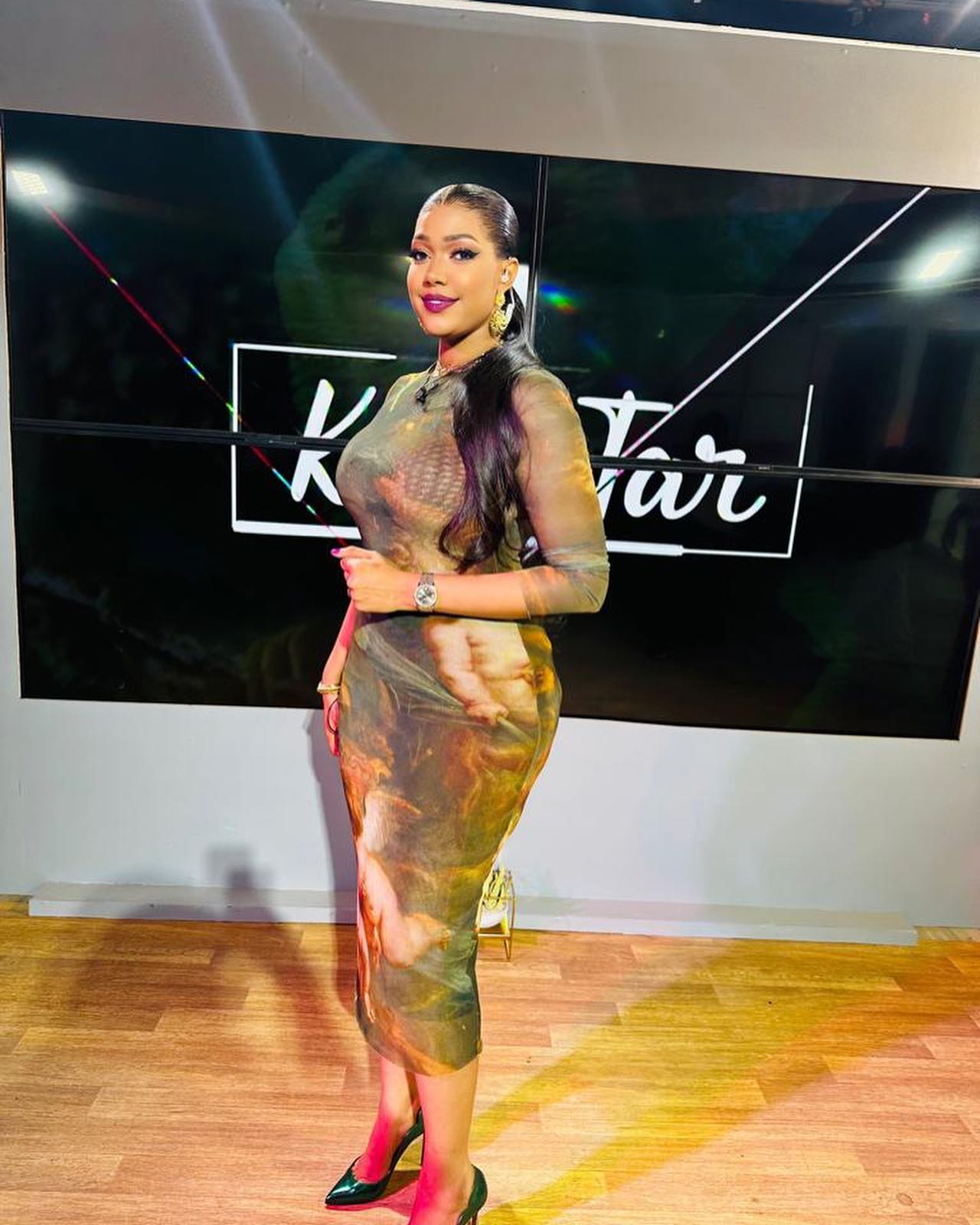 Yaye Awa Dieye de la TFM  et son nouveau look !!!