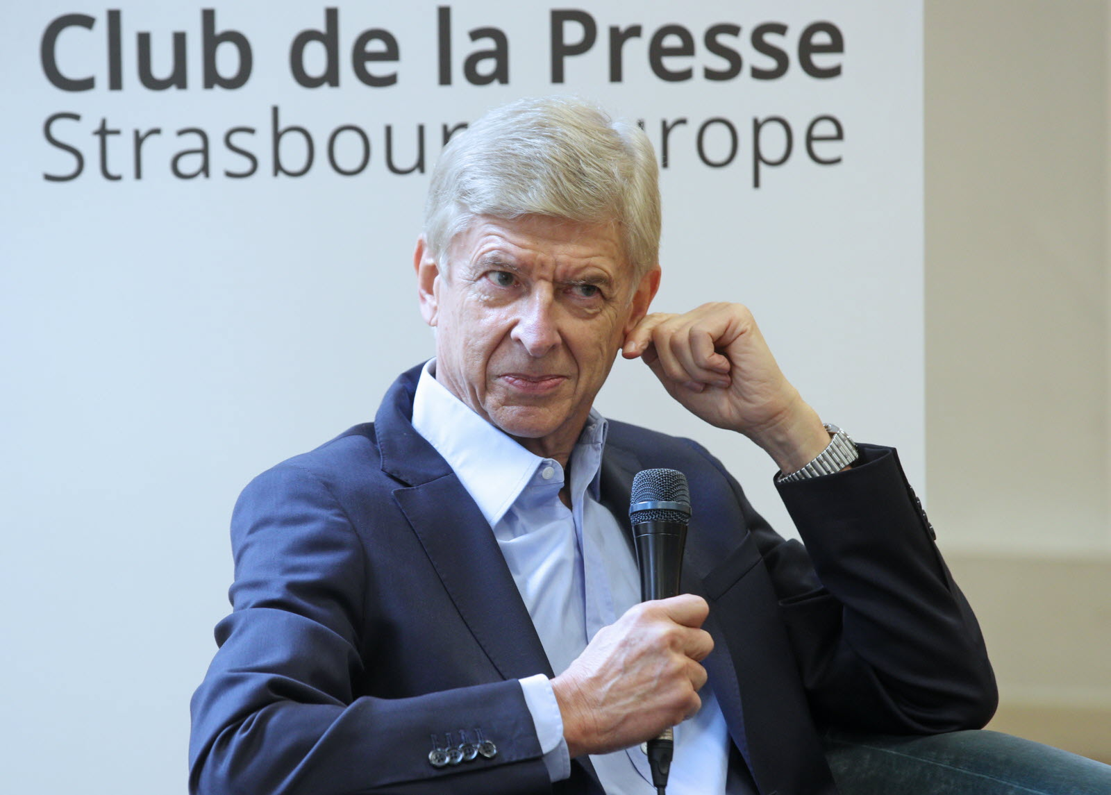 France : Arsène Wenger ne veut pas mélanger football et politique