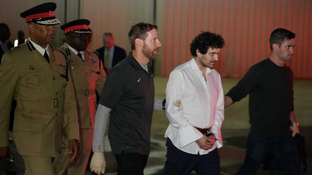 Fraudes massives, blanchiment d’argent : le Fondateur de la plateforme d'échanges de cryptomonnaies extradé aux USA